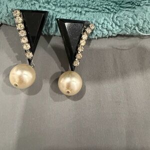 Elegant Black and Pearl Earrings